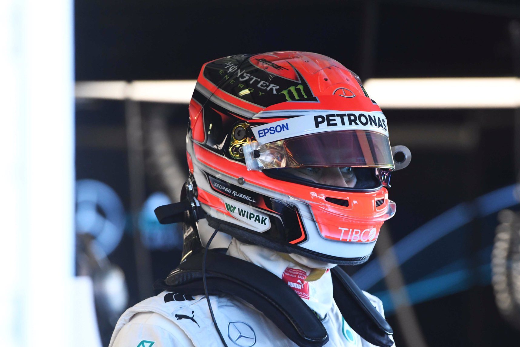 Video: Russell introduced a new helmet design inspired by Formula One legend