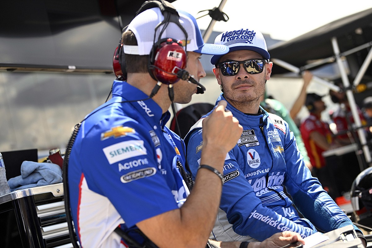 Kyle Larson takes the Richmond Cup pole ahead of Ross Chastain