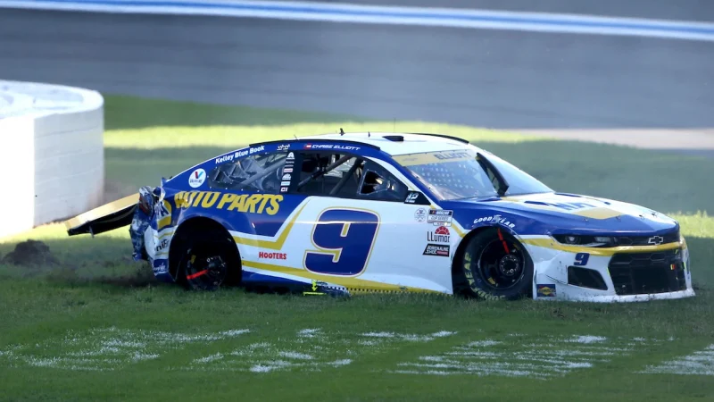 Chase Elliott crashes Nascar 2022