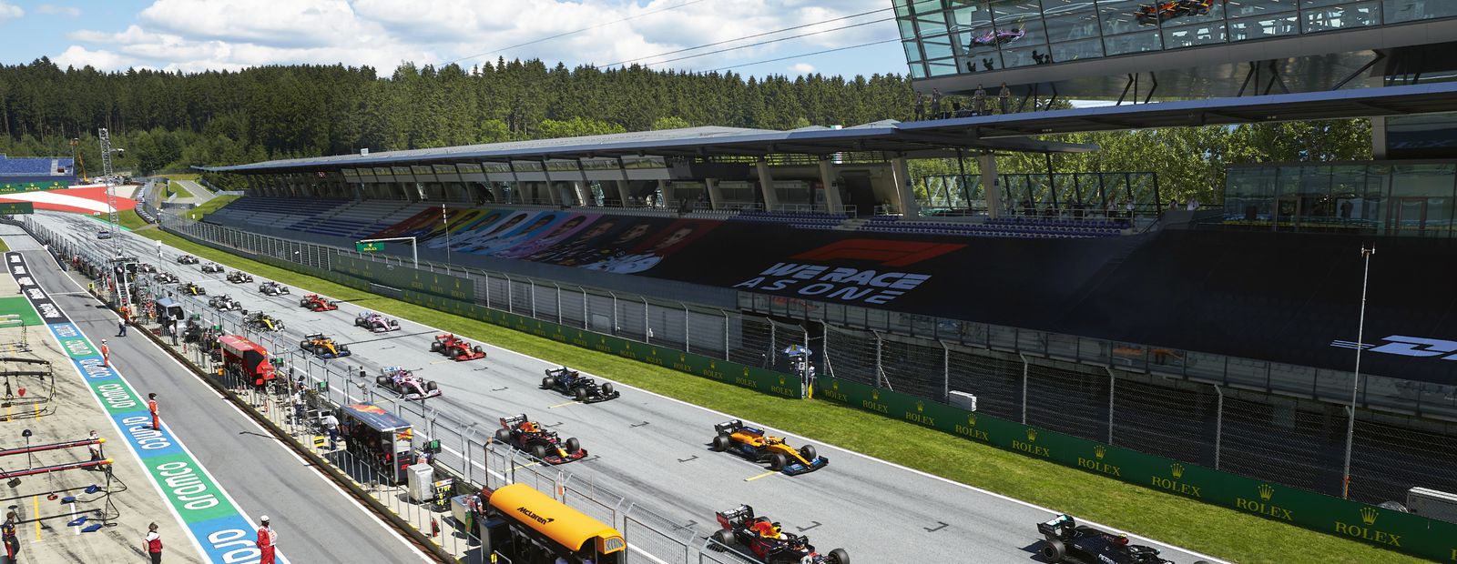 Video: F1 racers express their feelings before the beginning of a race