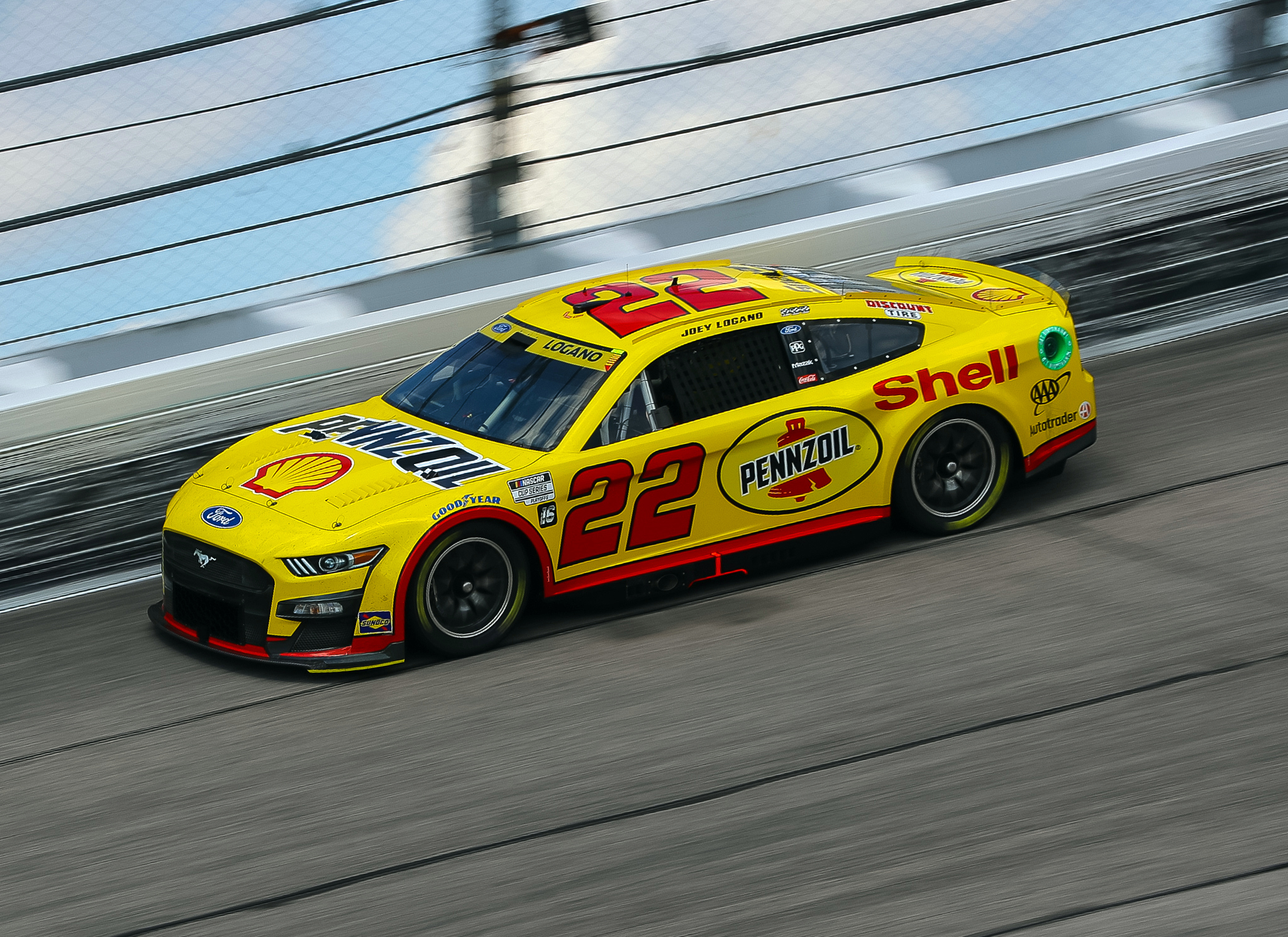 Logano beats Bell at Darlington’s Southern 500 qualifying