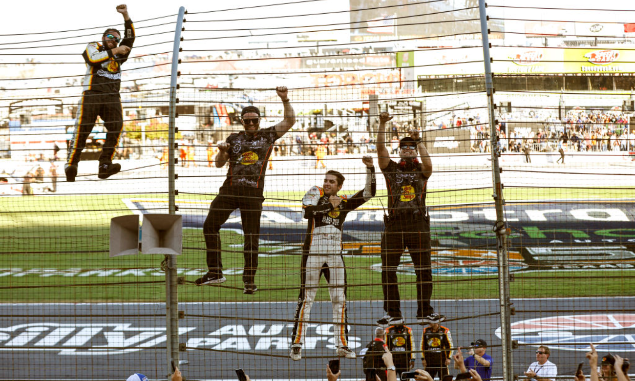 Gragson wins in Texas for the fourth time in a row in NASCAR Xfinity